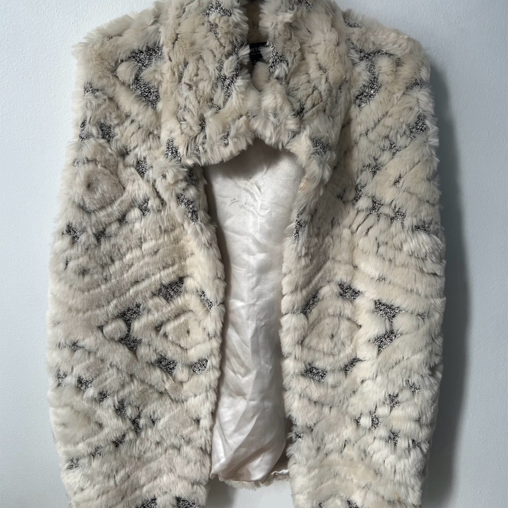 Kenneth Cole Cream and Gray Teddy Jacket Plush Open Front 🧥